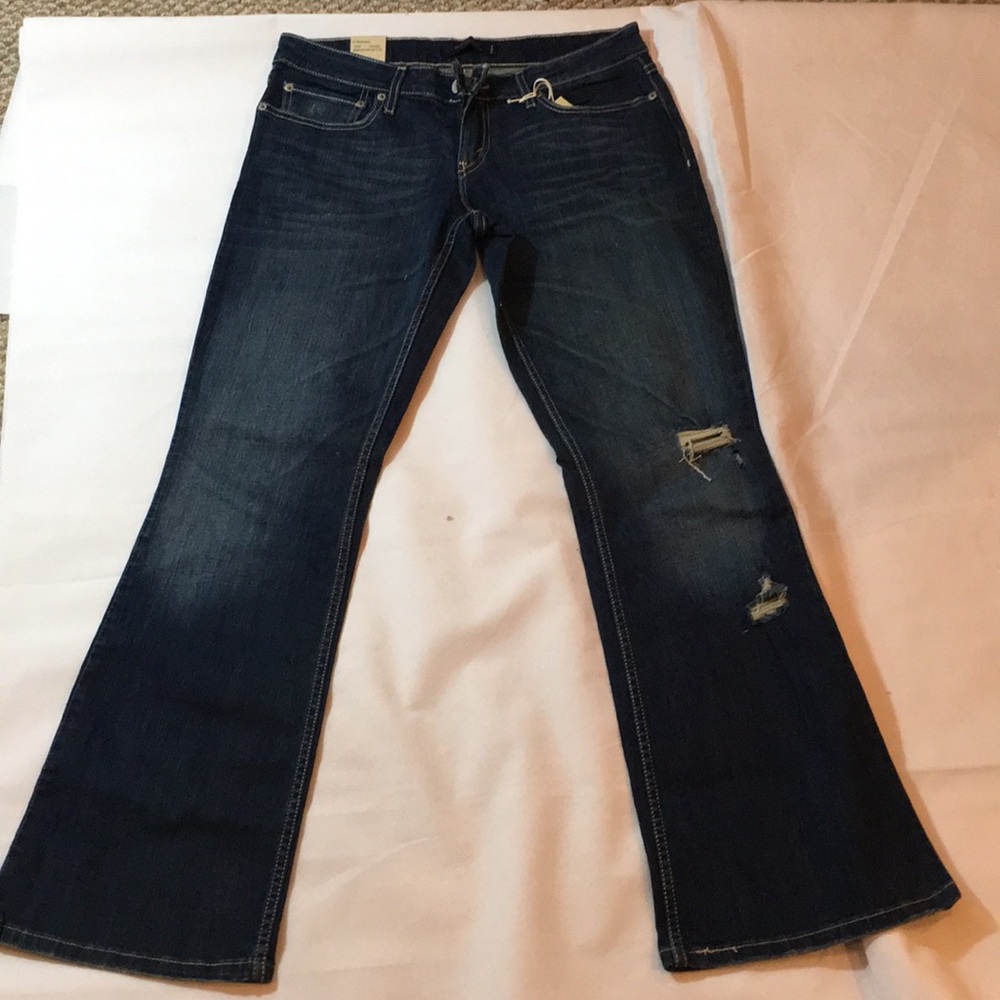 Levi's 528 CURVY NWT LOW RISE Boot Cut  Destroyed JEANS